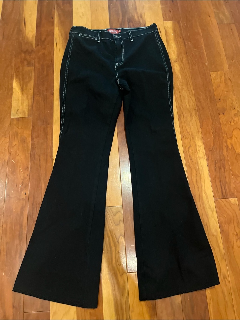 Johnny Was Size 29 Sasson Black Flare Jeans Contrast White Stitching EUC Modern